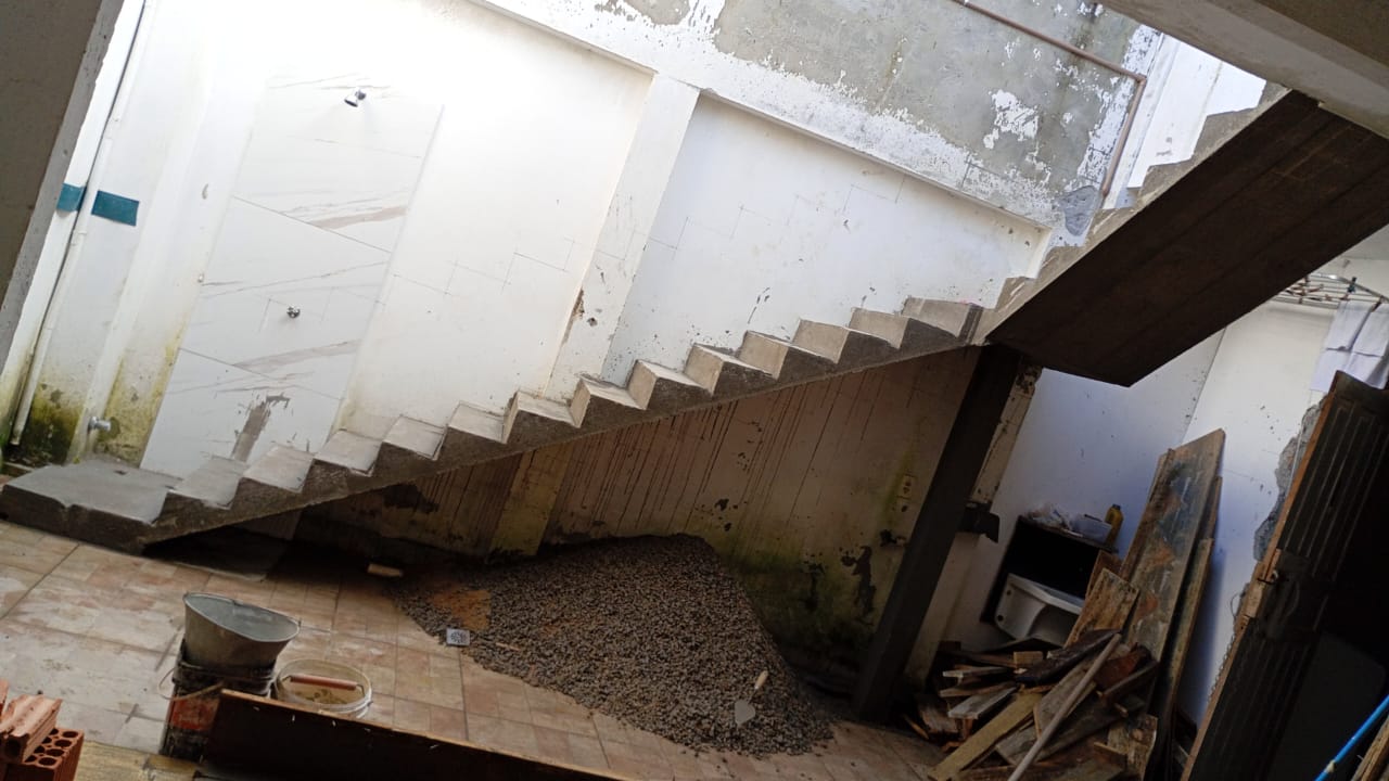 Construção de escada — Desforme